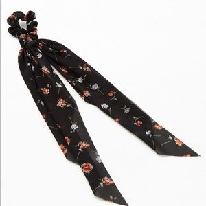 LA Hearts Festive Floral Flowy Scrunchie